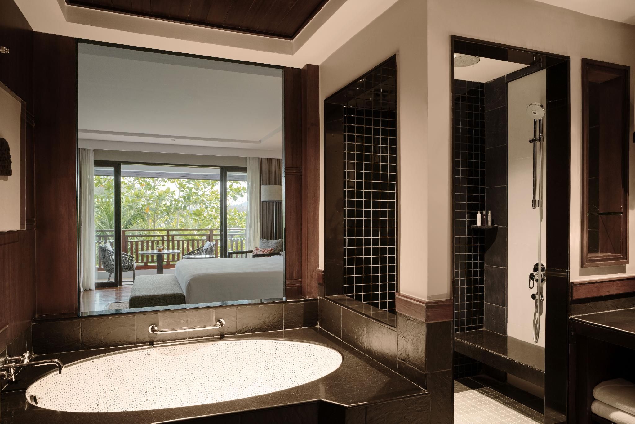 2 Bedroom Suite, Bedroom 1: 1 King, Bedroom 2: 2 Double, Pool view