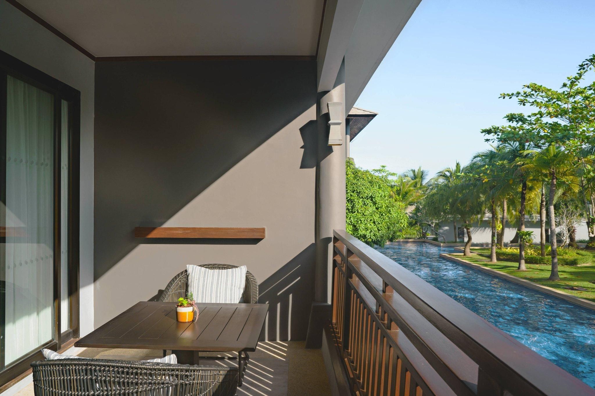 Guest room, 1 King, Pool view