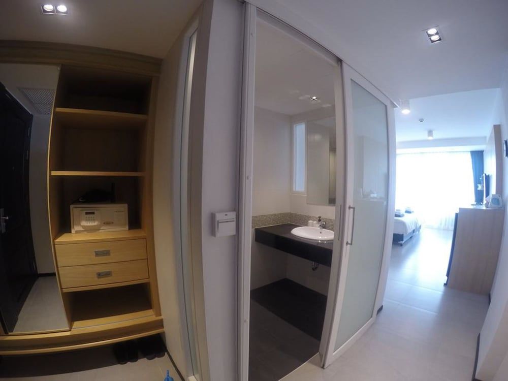 Vivace Hotel Deluxe Room, Kitchen 16