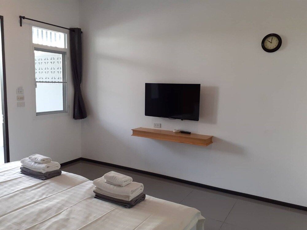 Vivace Hotel Deluxe Room, Kitchen 7