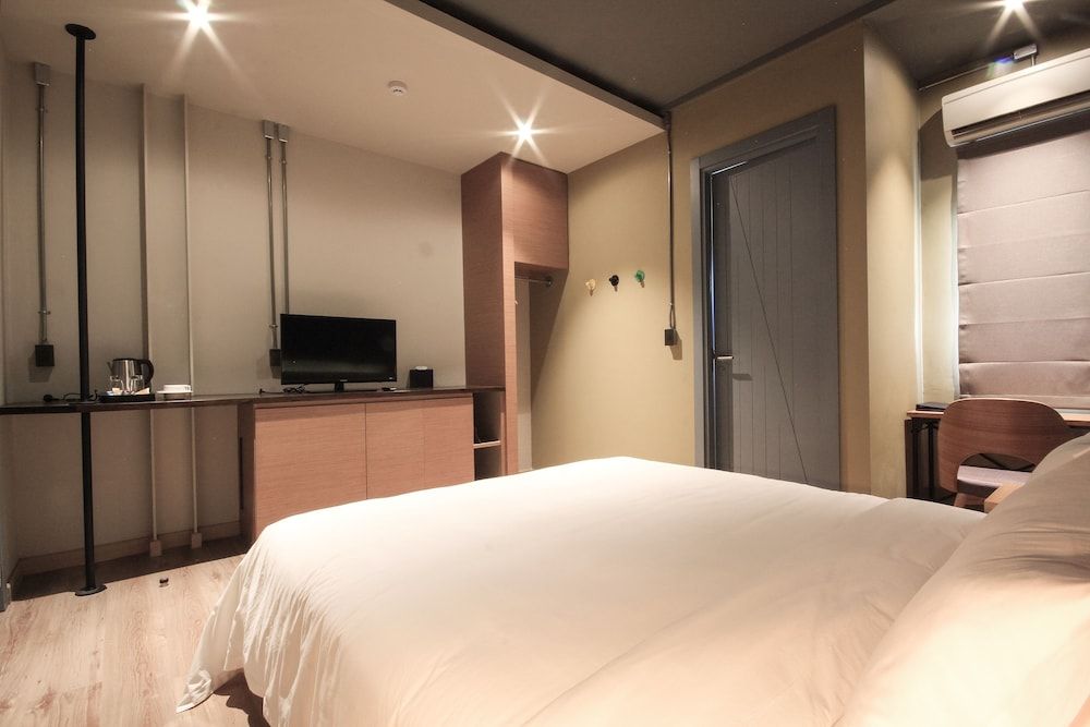 THA City Loft by TH District Superior Room 16