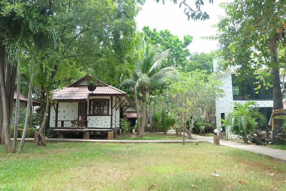 Talkoo Beach Resort Khanom