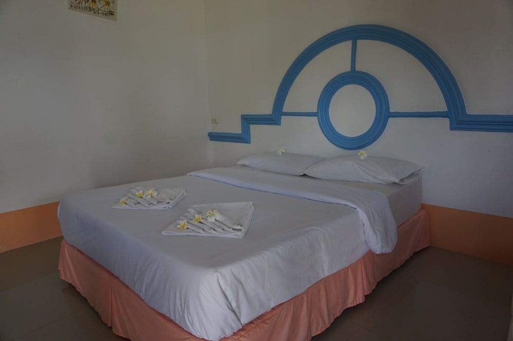 Ratchapreuk Resort Standard Double Room 4