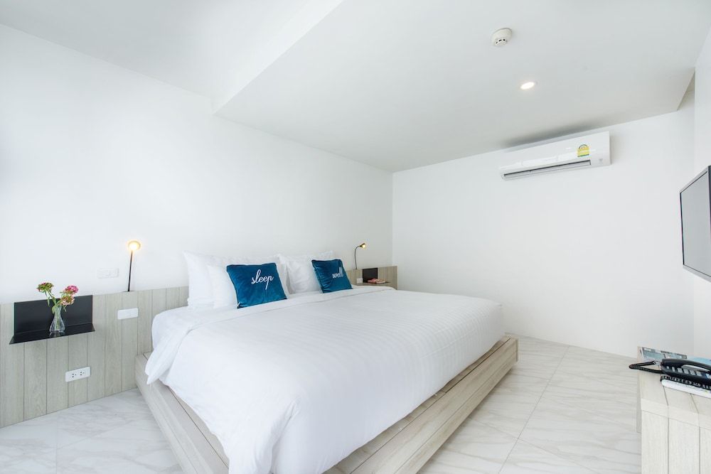 Costa Village Bangsaray Grand Deluxe Room 8