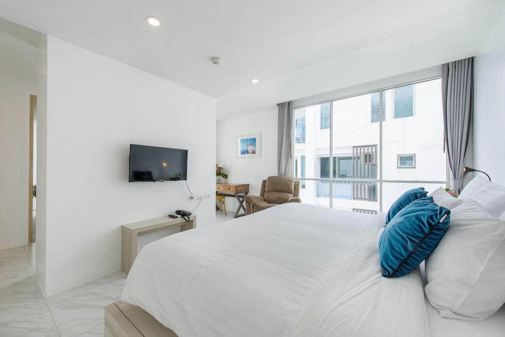 Costa Village Bangsaray Grand Deluxe Room 9