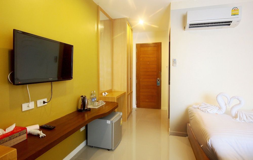 Breezotel Deluxe Twin Room, Mountain View 7