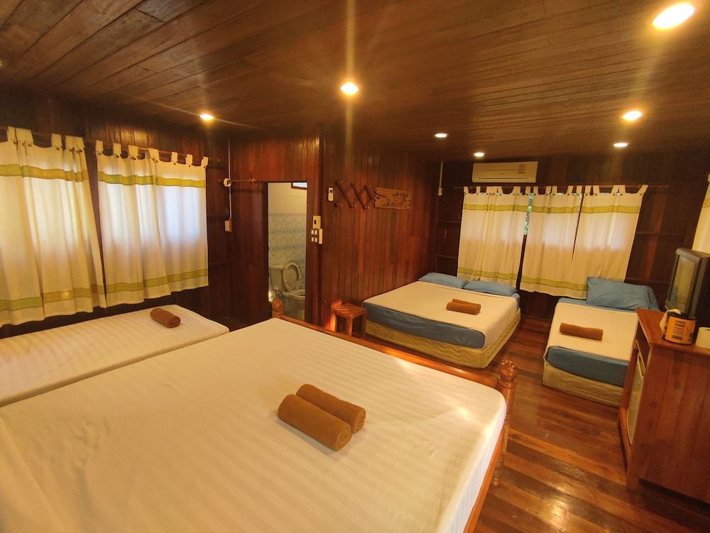 Baansuanlynjee Maeklong Resort Family House 4
