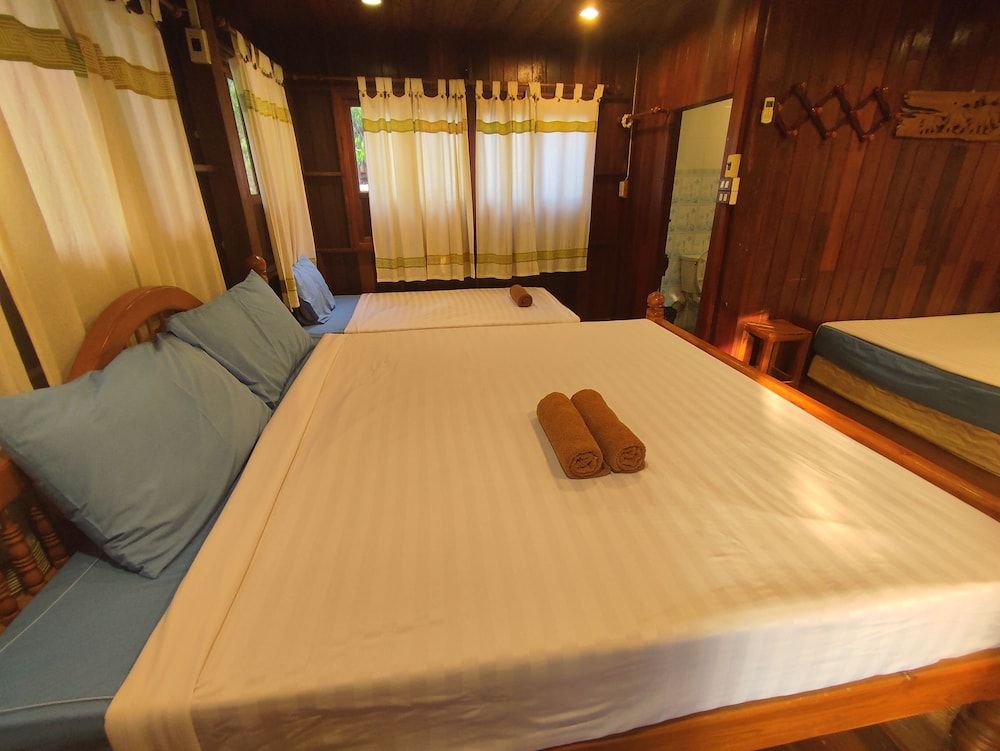 Baansuanlynjee Maeklong Resort Family House 6