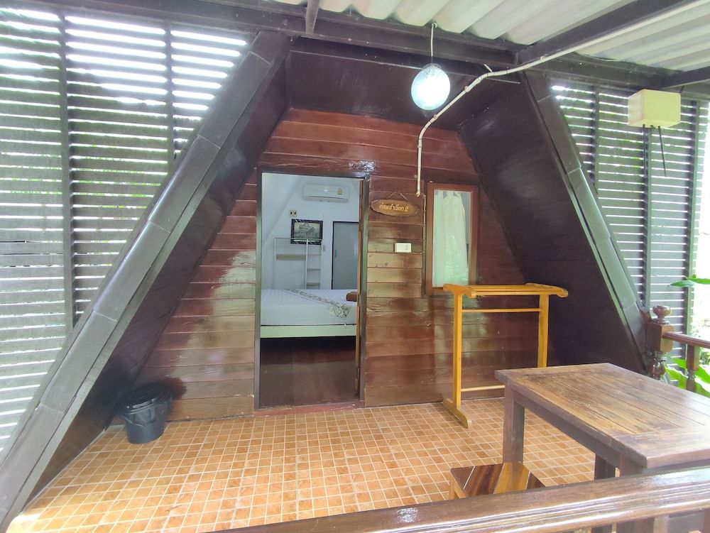 Baansuanlynjee Maeklong Resort Bungalow, Lanai, Garden Area 8