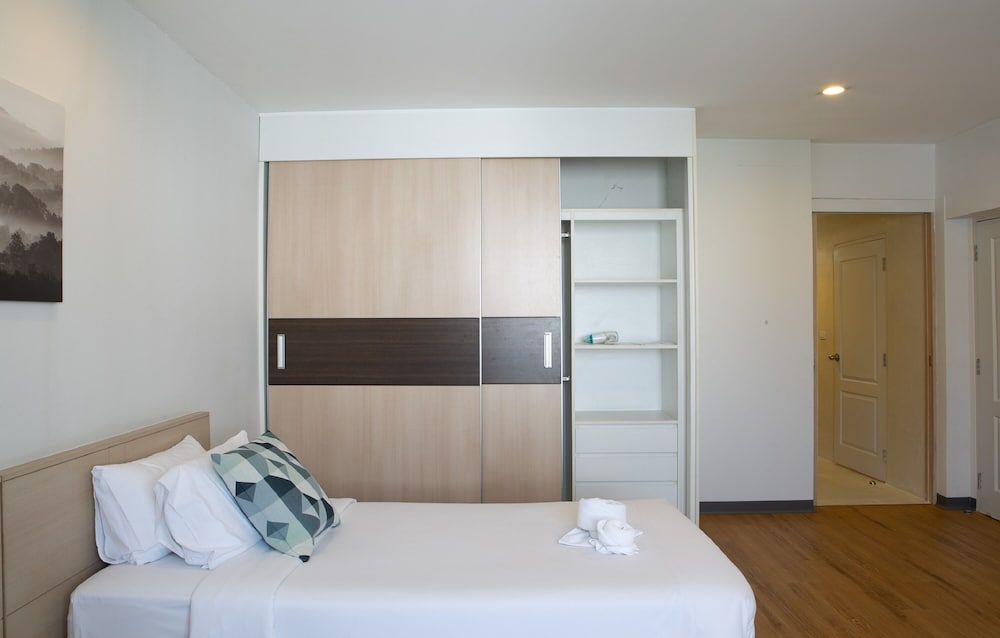 Two Bedroom Residence with 2 Double Beds