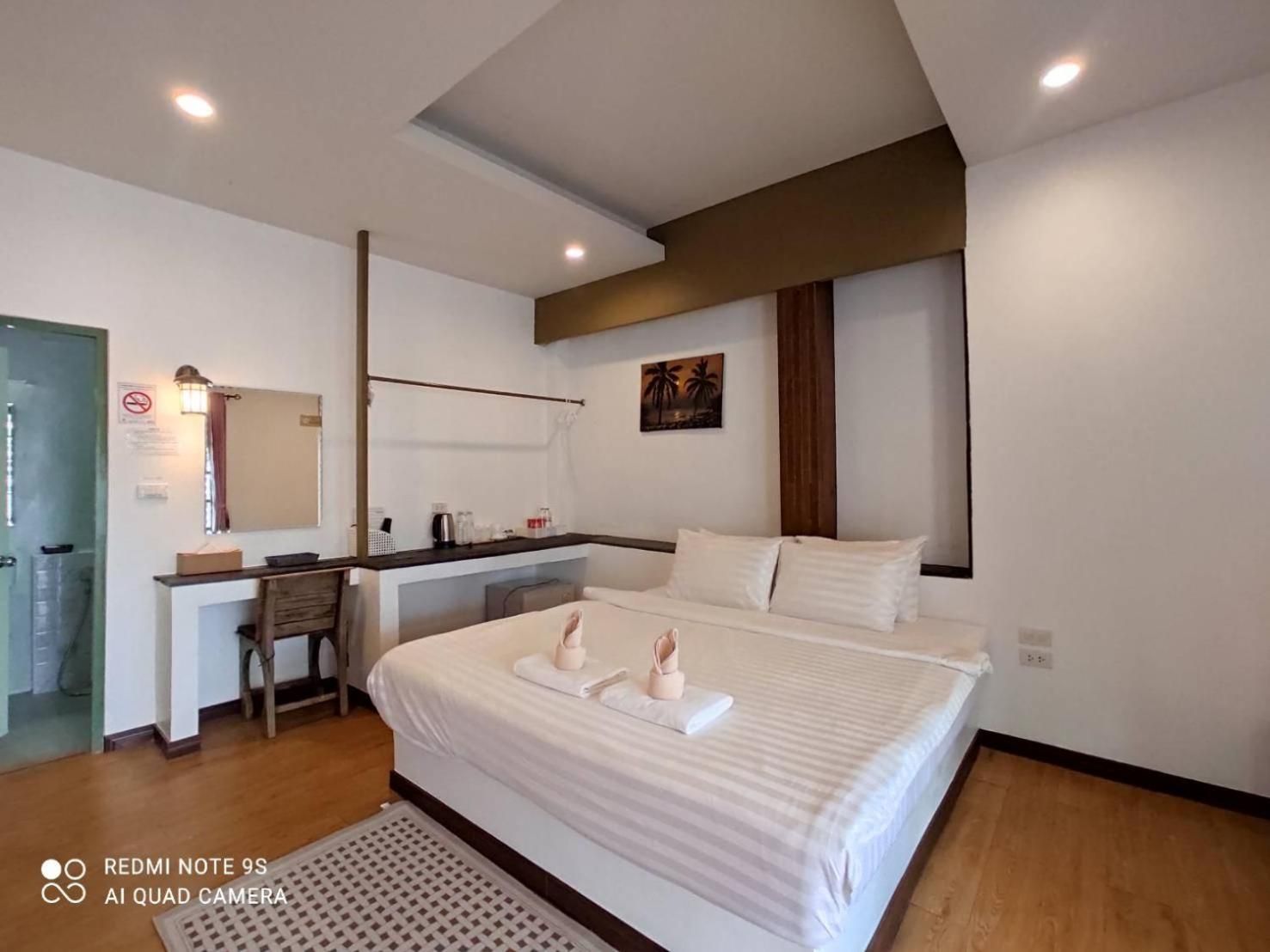 Guest House with King Bed