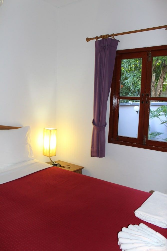 The Happy Elephant Resort Deluxe Room 10