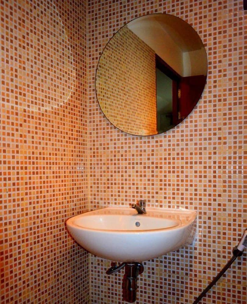 The Happy Elephant Resort Deluxe Room 9