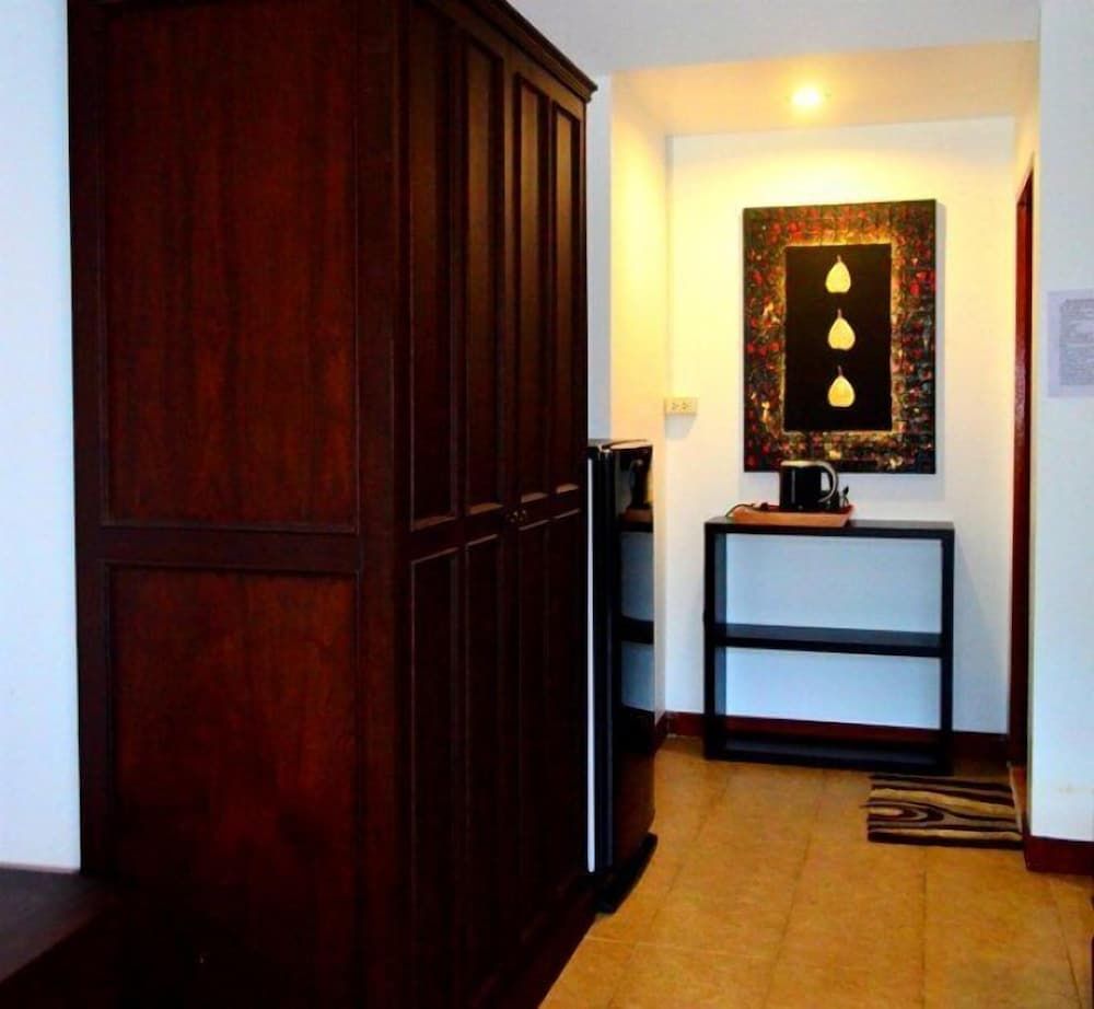 The Happy Elephant Resort Deluxe Room 11