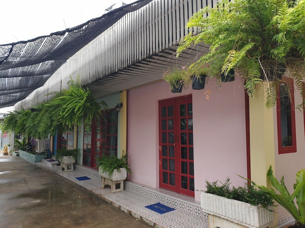 undefined Super Hostel 2