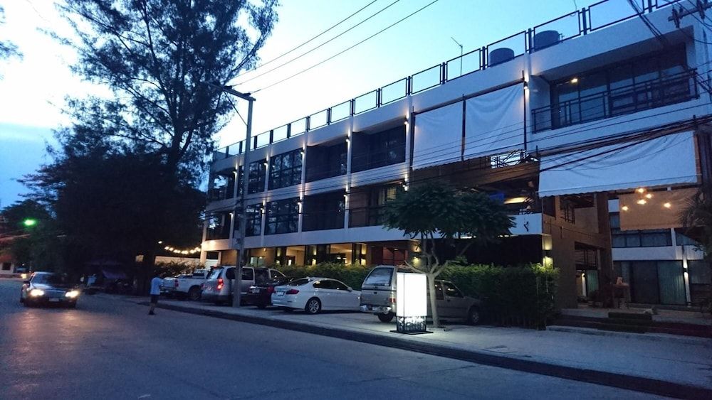 undefined Bluemoon Hotel 4