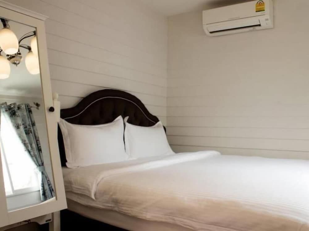 Ban Thungdang Boutique Hotel Superior Room with Free WiFi 4
