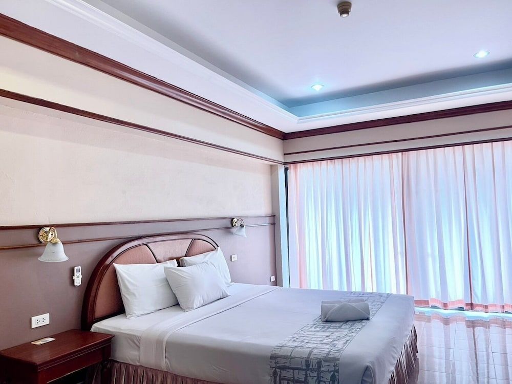 Supar Royal Beach Hotel King Mountain View 2