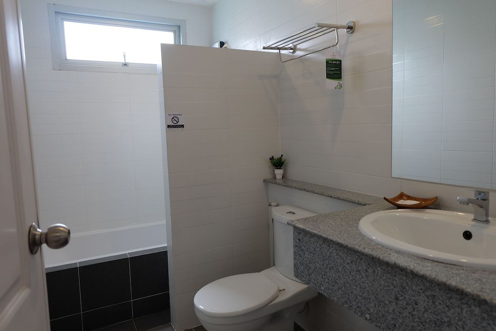 Interpark Hotel & Residence Eastern Seaboard Rayong Superior Room, 1 King Bed 9