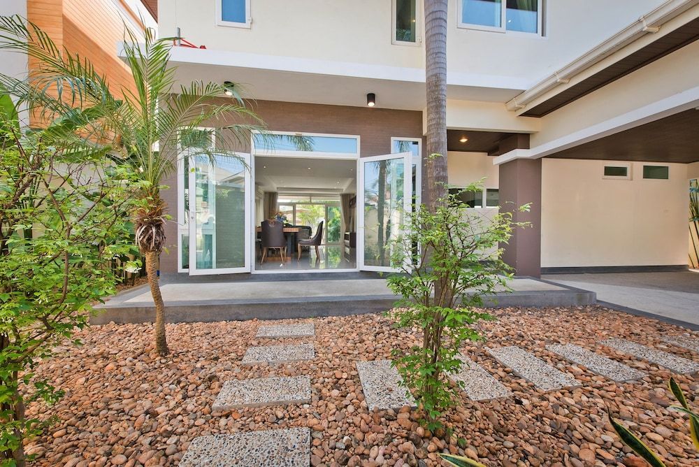 undefined Tropicana Pool Villa 9