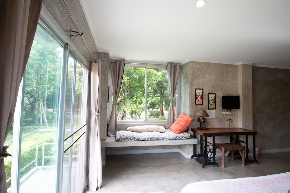 GongKaew HuenKum Hotel Family Triple Room 16