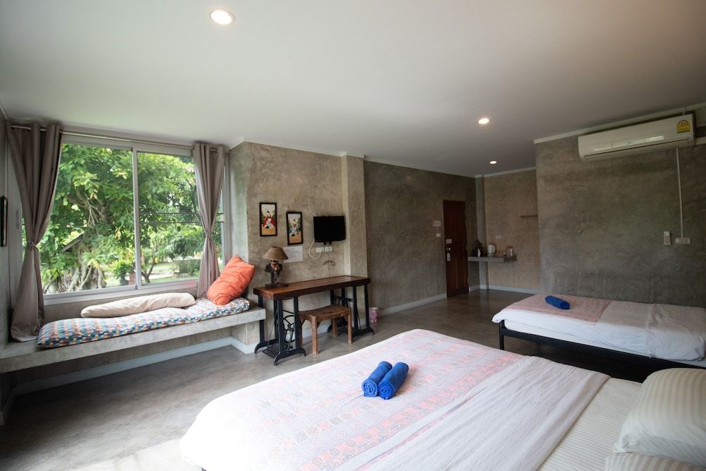 GongKaew HuenKum Hotel Family Triple Room 5