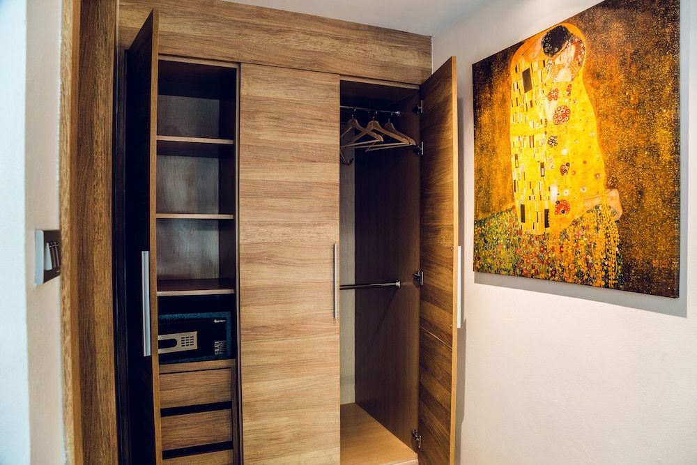 15 Palms Beach Resort Standard Room 5