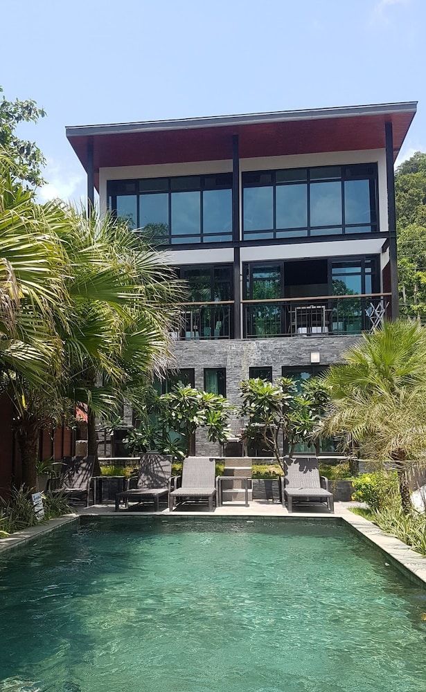undefined 15 Palms Beach Resort 7