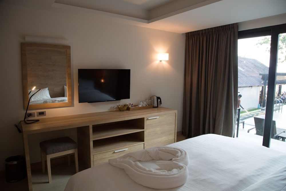 15 Palms Beach Resort Standard Room 2