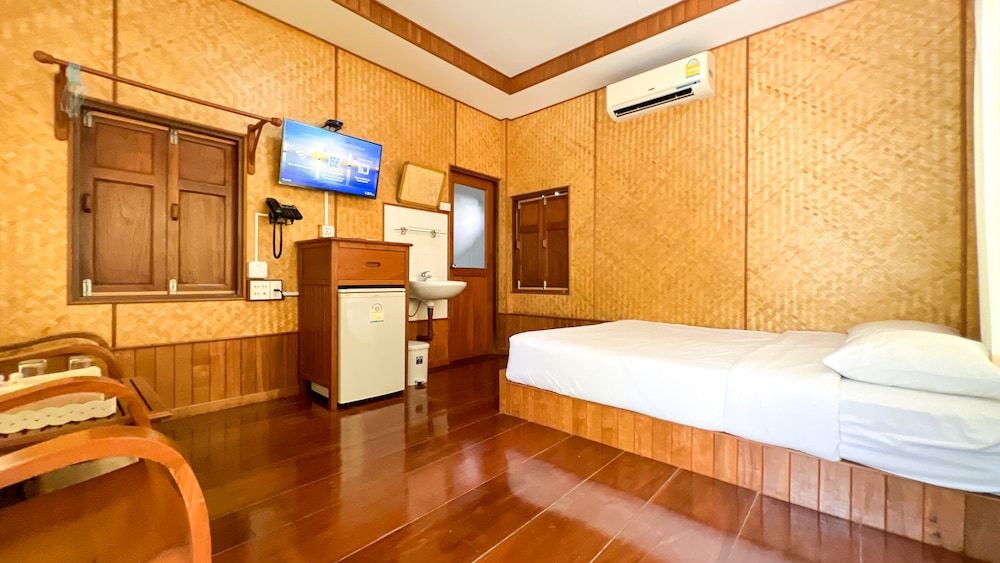 Baan Siriporn Resort Superior Villa, 1 Queen Bed, Non Smoking, Garden View 3