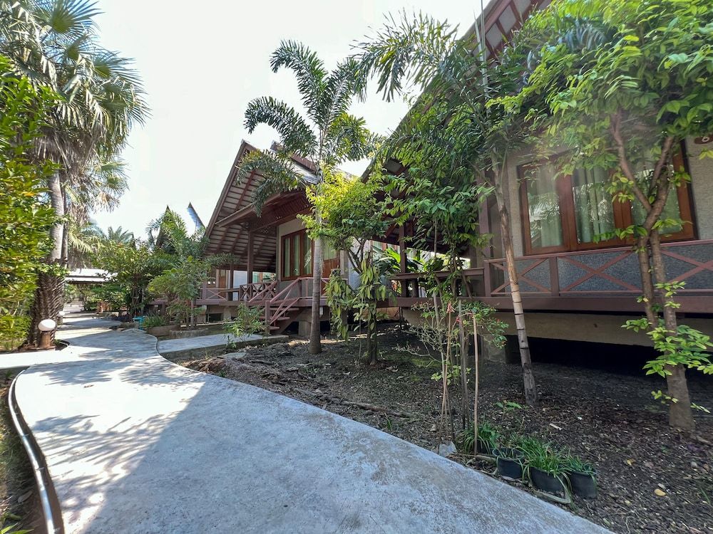 Baan Siriporn Resort Superior Villa, 1 Queen Bed, Non Smoking, Garden View 2
