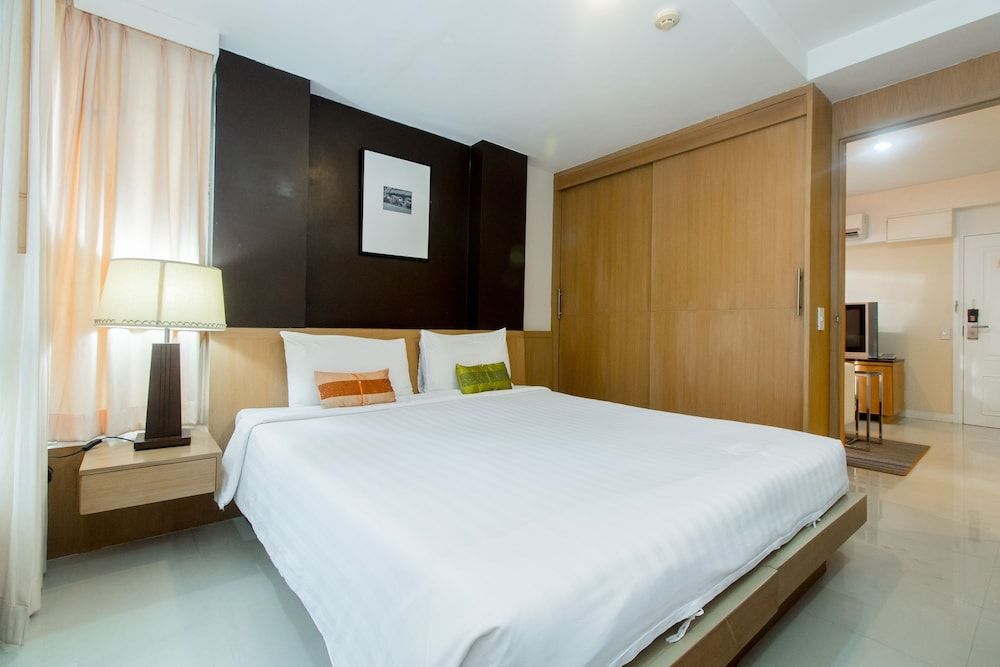 undefined Silom convent garden 3