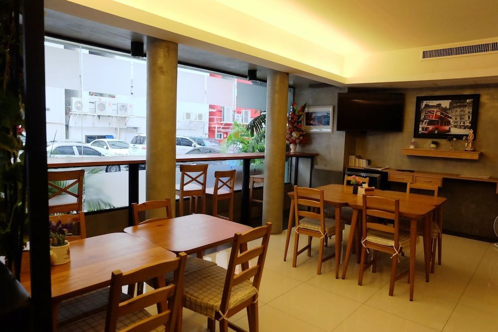 undefined Cozy at 9 Hotel and Kitchen 2