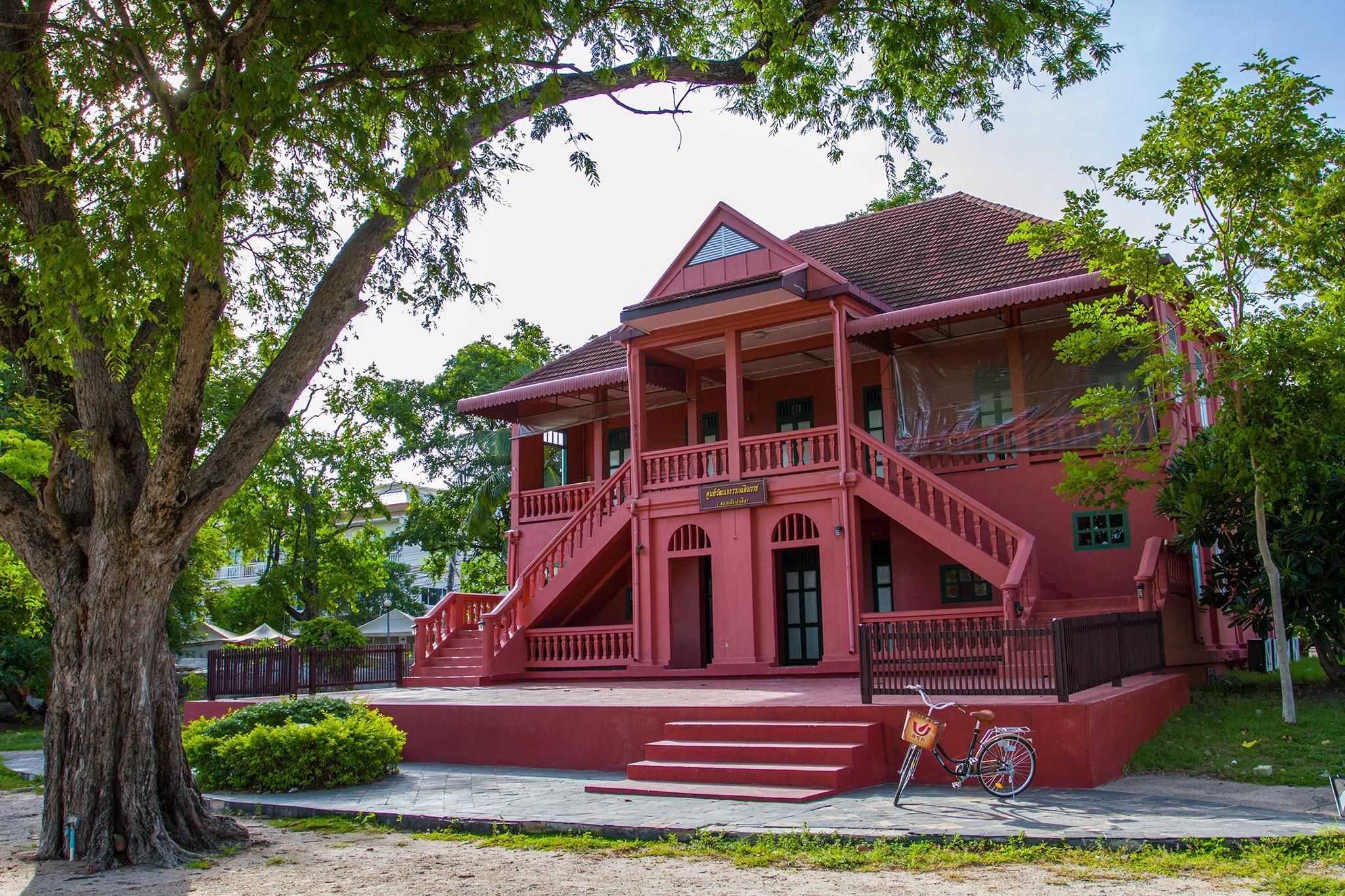 Kroque Boutique & Bistro