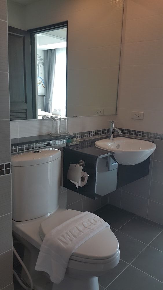 The Sila Sriracha Junior Studio Suite, 1 King Bed, Garden View 6