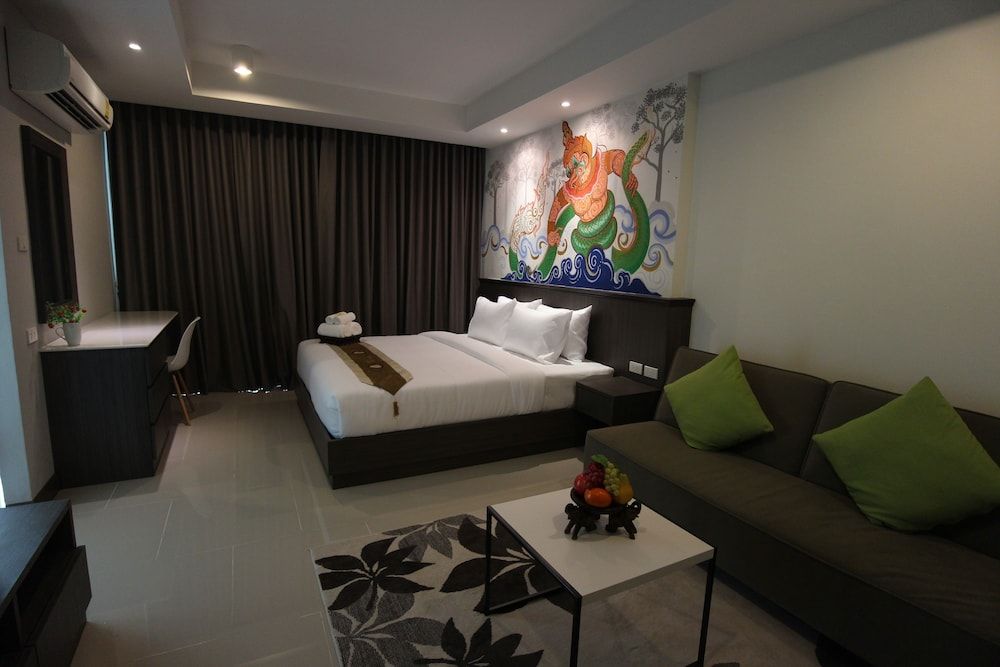 The Sila Sriracha Junior Studio Suite, 1 King Bed, Garden View 4