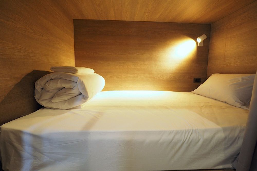 Standard Shared Dormitory, Women only