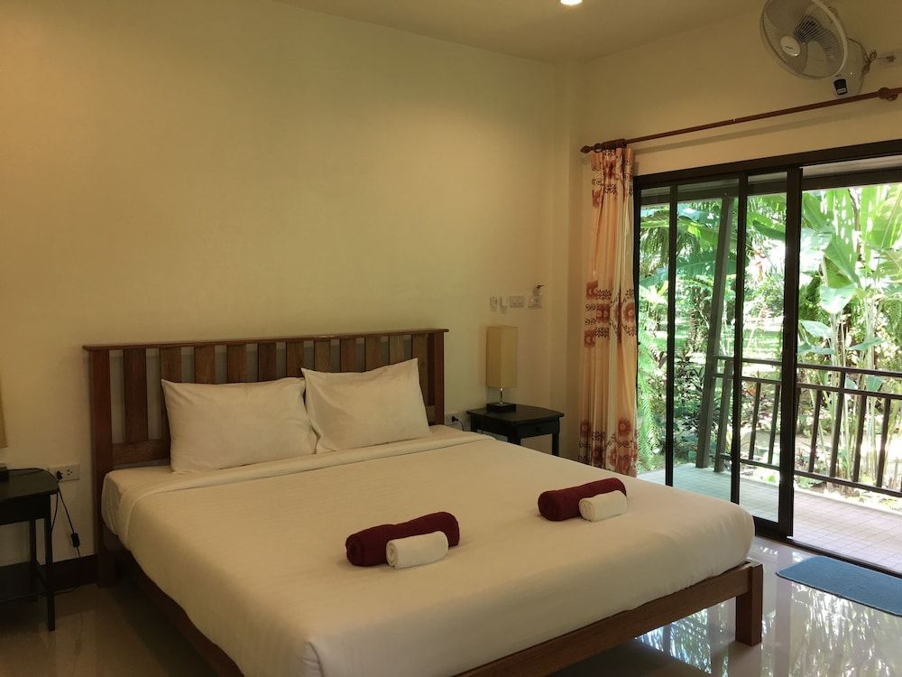 Double Fan Bungalow with Garden View