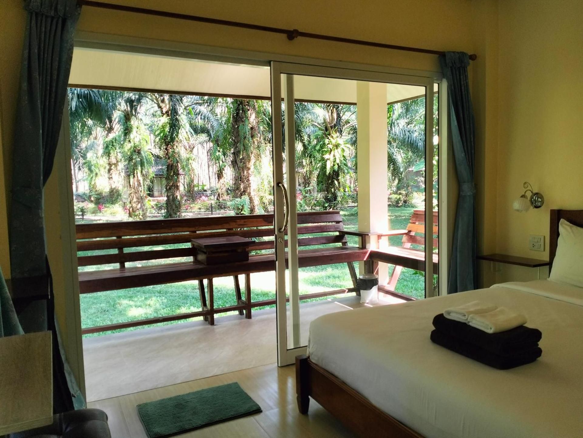 Queen Fan Room with Garden View