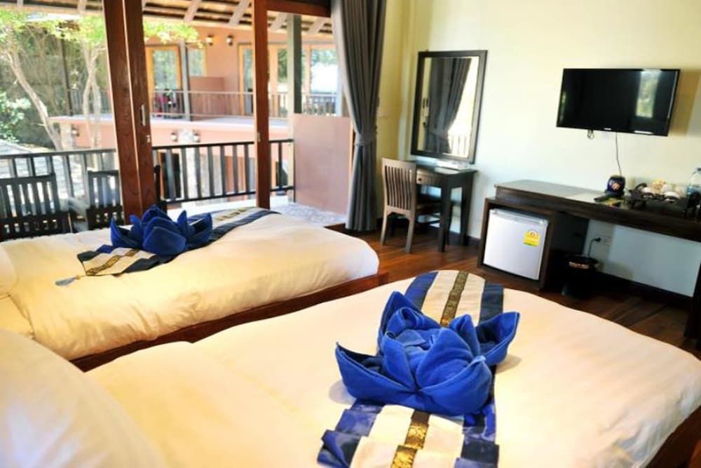 Standard Pool View 2 Single Beds