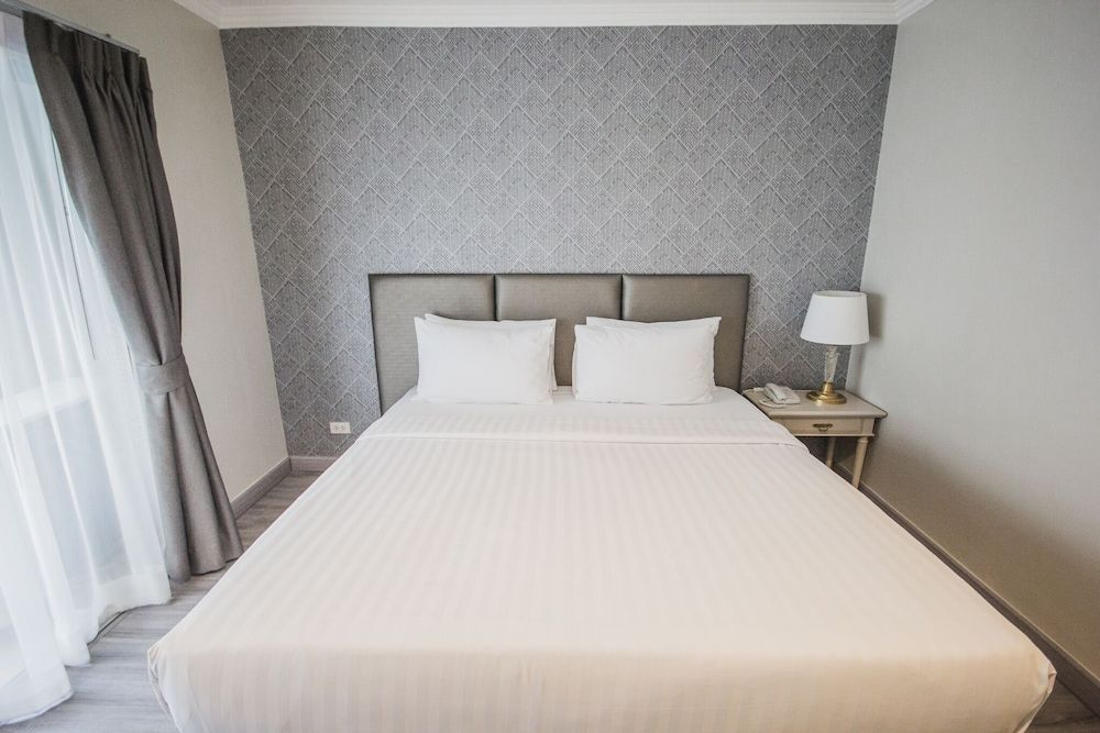 Romance Hotel Srinakarin Studio, 1 King Bed 5