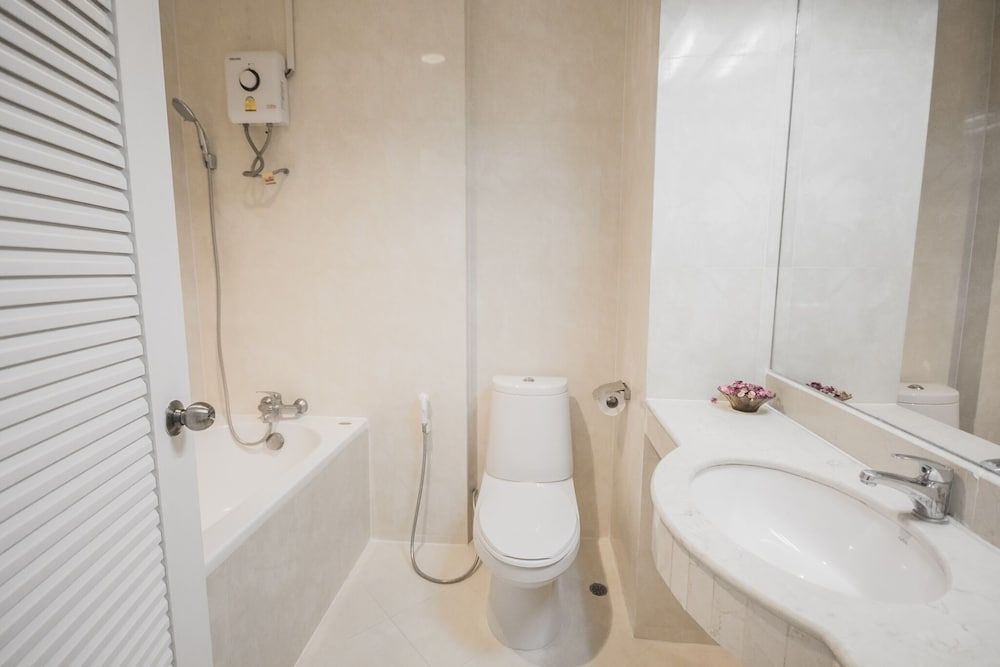 Romance Hotel Srinakarin Studio, 1 King Bed 7