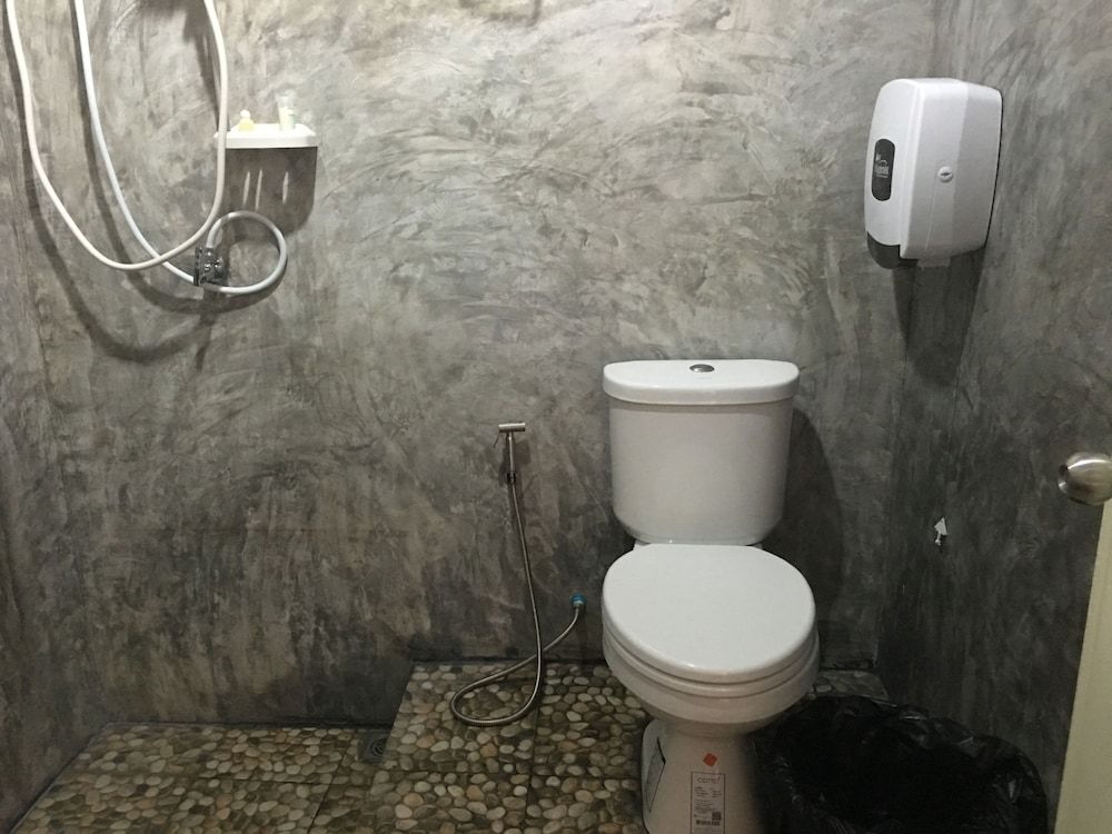 Basic Shared Dormitory, Shared Bathroom