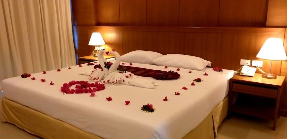 Rawai Princess Hotel Deluxe Room, Partial Sea View 4