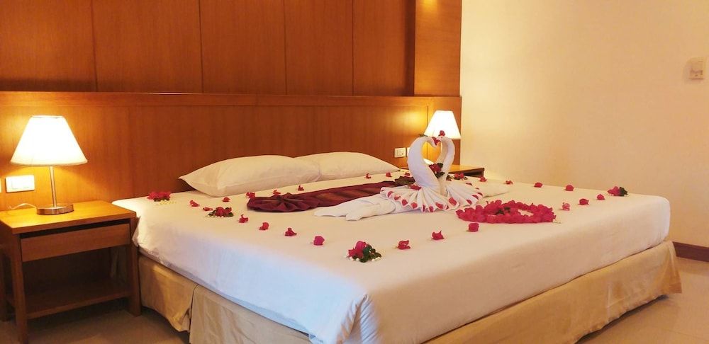 Rawai Princess Hotel Deluxe Room, Partial Sea View 6