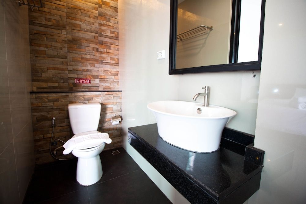 The Arak Bed Bar and Hostel Deluxe Room, City View 2