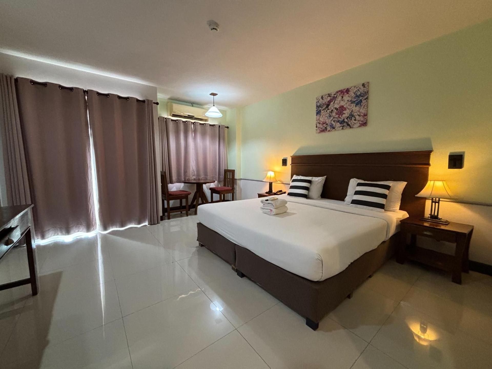 Sutus Court 1 Standard Double Room with Balcony 4