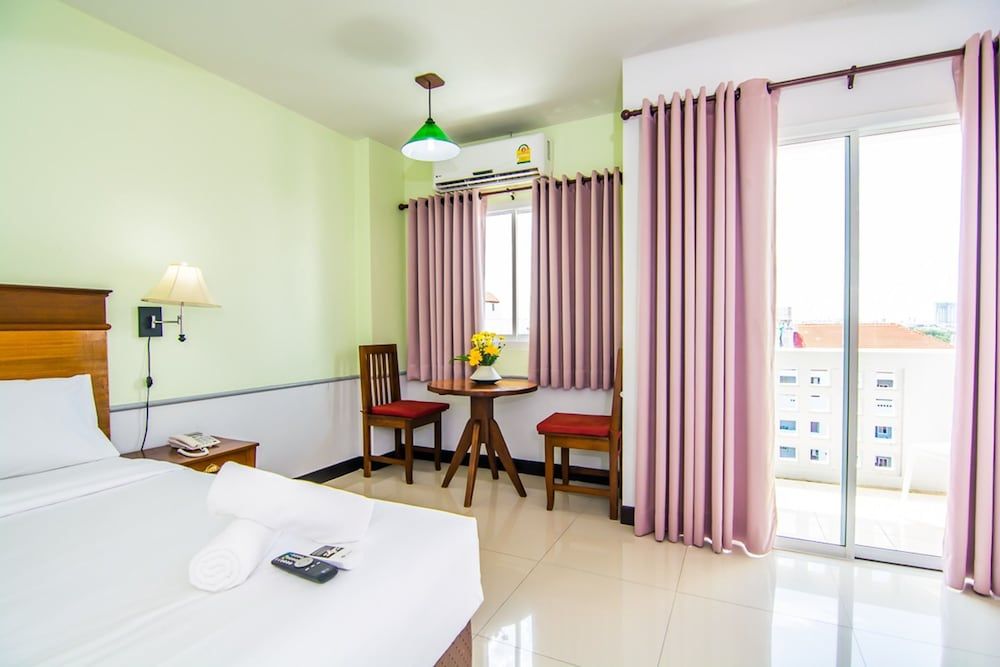 Sutus Court 1 Standard Double Room with Balcony 2