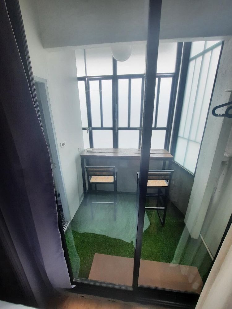 Uno Chiangmai Superior Room with Balcony 7