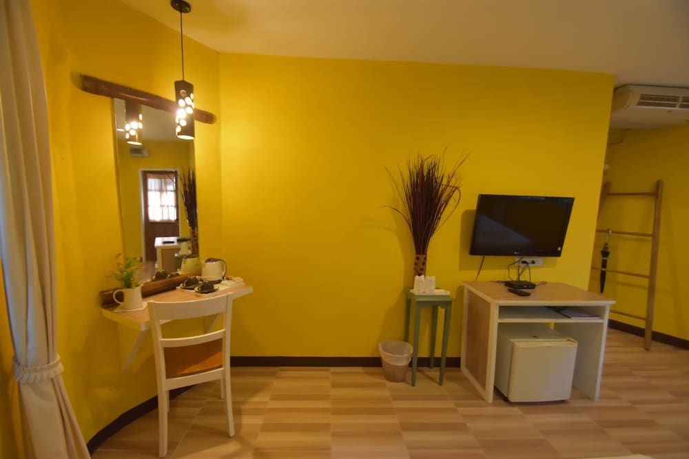 Natural Park Resort De Wangthong Garden View Chalet 8